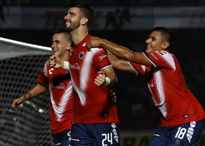 IMAGO7 Jugadores de Veracruz celebran el tanto del triunfo