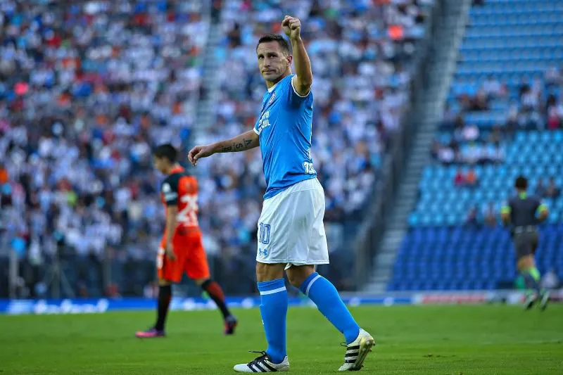 IMAGO7 Chaco saluda al público tras marcar un tanto