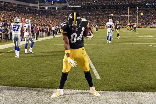 AP Antonio Brown celebrando anotación contra Dallas