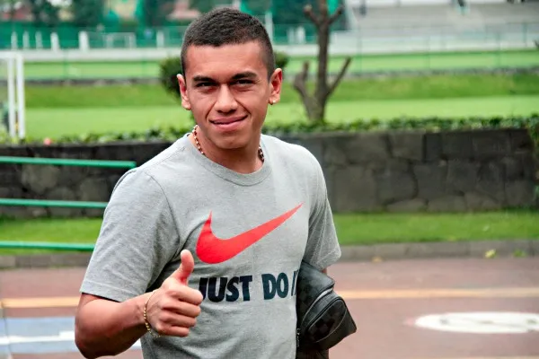 IMAGO7 El colombiano Carlos Lizarazo saluda a la cámara en las instalaciones de La Noria