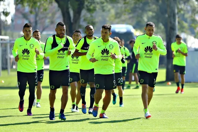 IMAGO7 Jugadores azulcremas trotan en las instalaciones de Coapa