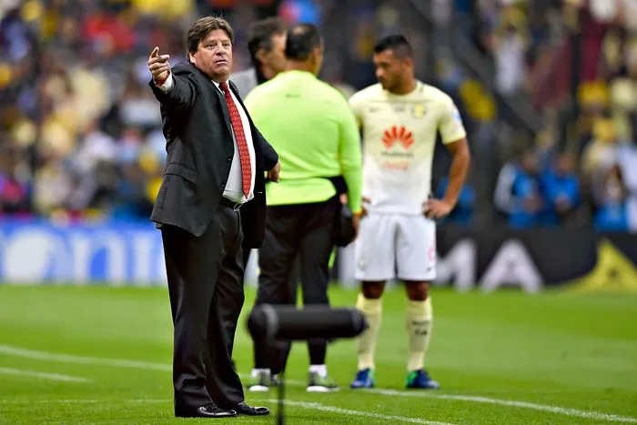 IMAGO7 Piojo dirige a Xolos en un duelo contra América