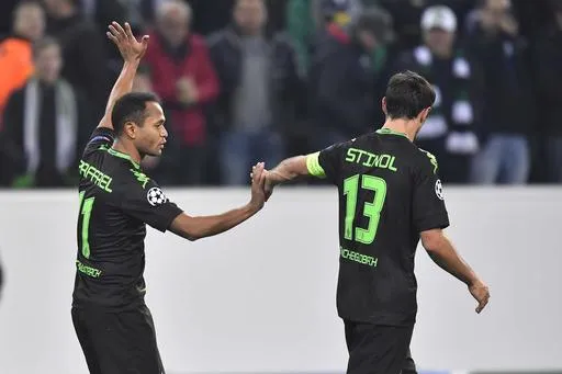 AP Raffael celebrando anotación tras asistencia de Lars