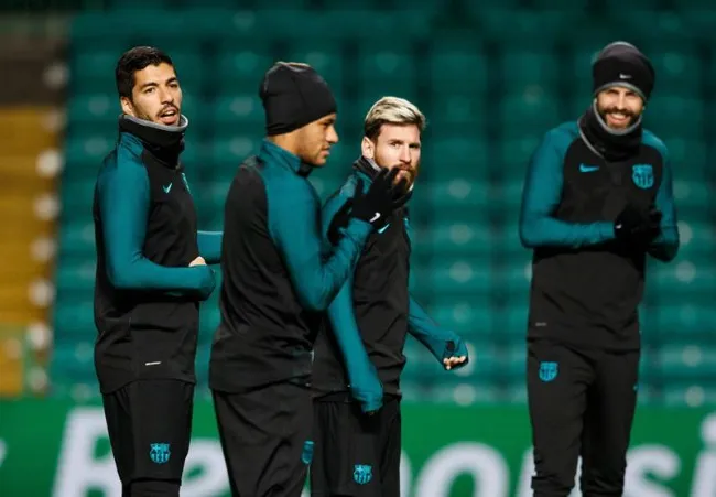 Jugadores blaugranas reconocen la cancha del Celtic