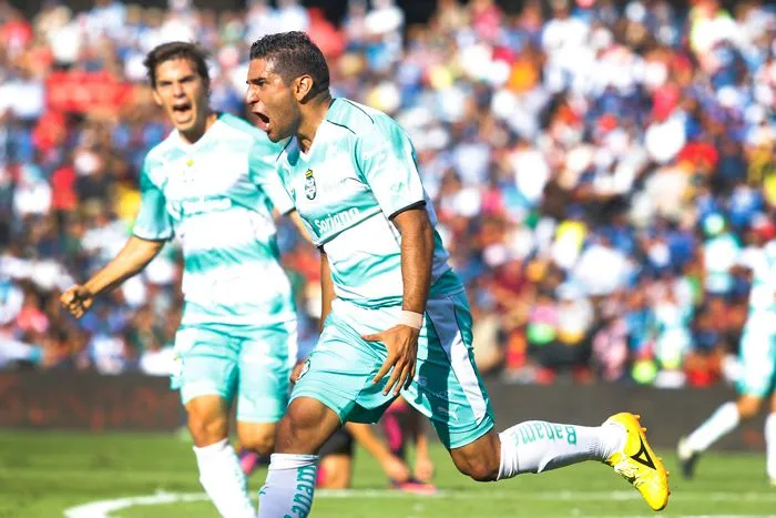 IMAGO7 Martín Bravo grita una anotación con Santos