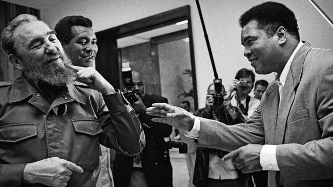 Fidel le pide a Ali que le dé un golpe