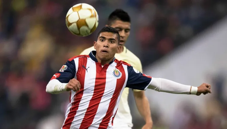 Orbelín Pineda en el partido contra América