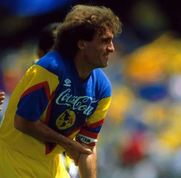 MEXSPORT Ruggeri con la banda de capitán del América