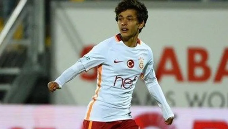 ESPECIAL Mustafa Kapi juega con el Galatasaray