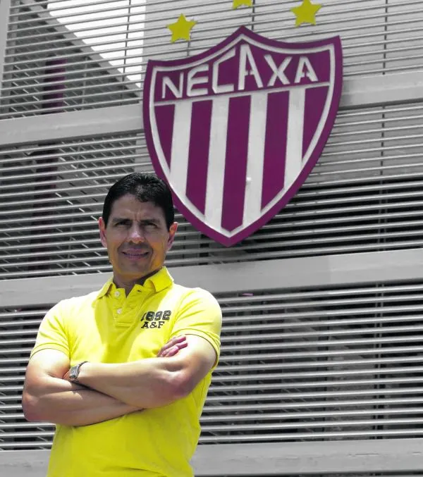 RÉCORD Sosa, frente a las instalaciones del Necaxa