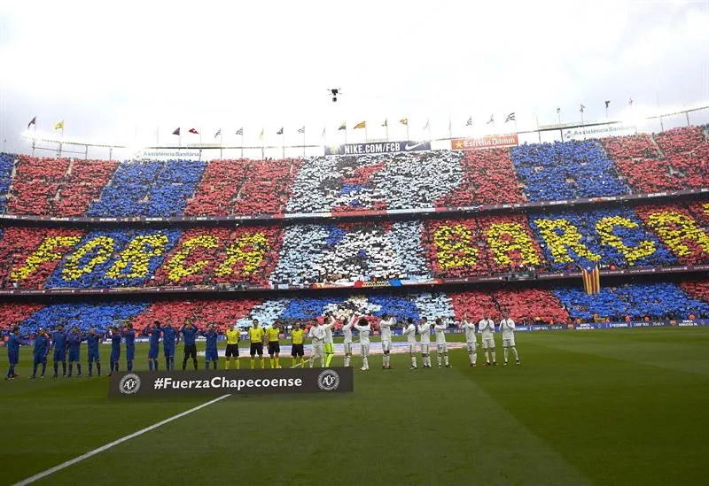 Impresionante mosaico de la afición blaugrana previo al Clásico