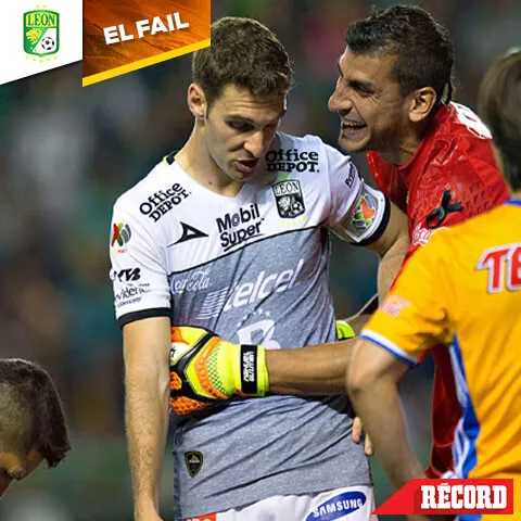 IMAGO7 Nahuel Guzmán bromea con Boselli en la Ida de las 'Semis'