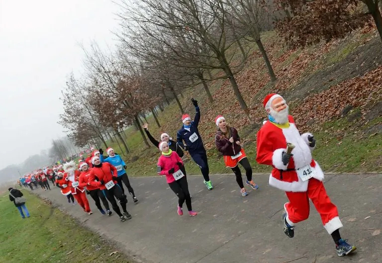 El espíritu navideño llegó a todo el mundo con esta carrera