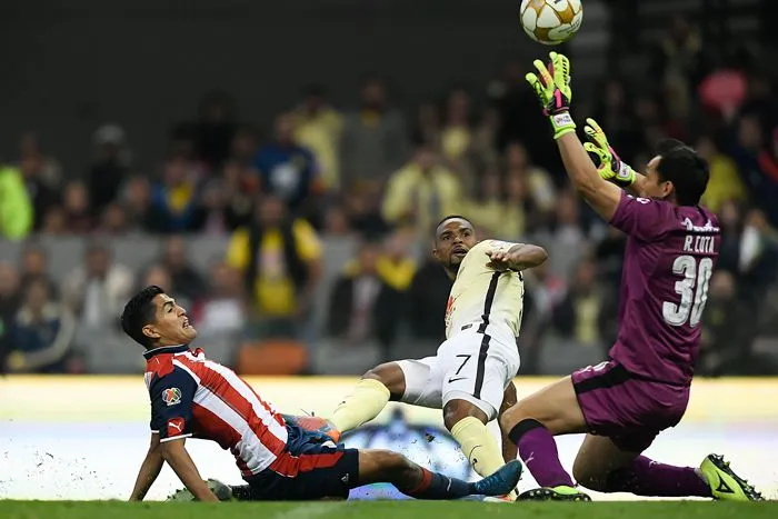 IMAGO7 William da Silva marca frente a las Chivas