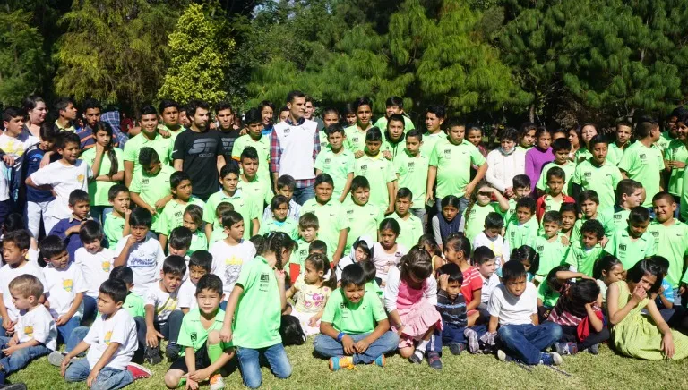 Rafa y Pérez posando en la celebración de la posada