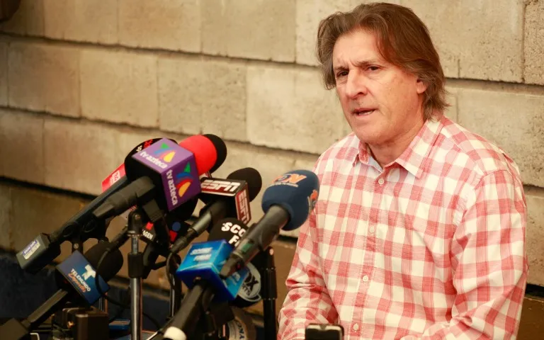 IMAGO7 Egea habla ante los medios de comunicación