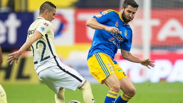 MEXSPORT América y Tigres disputando el esférico
