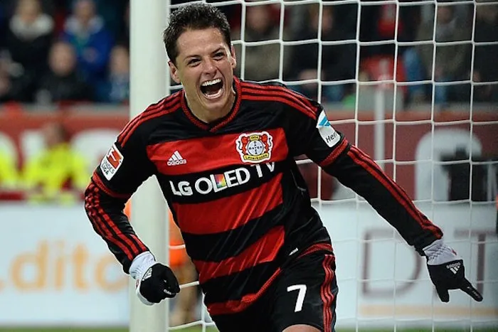 Javier Hernández celebrando un gol
