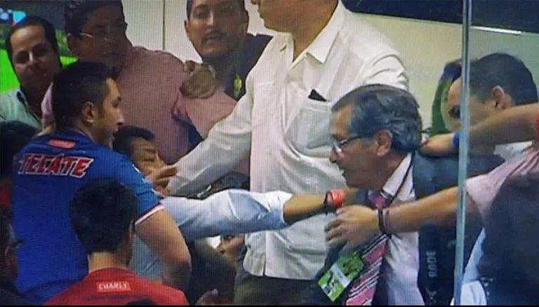 Momento en el Fidel Kuri agrede a Codesal