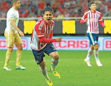 Chofis López festeja su gol contra Pumas