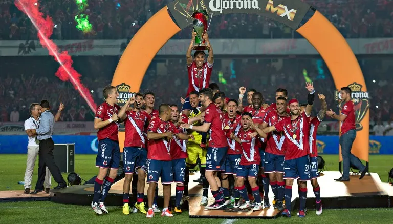 Veracruz festeja con el trofeo de Copa MX