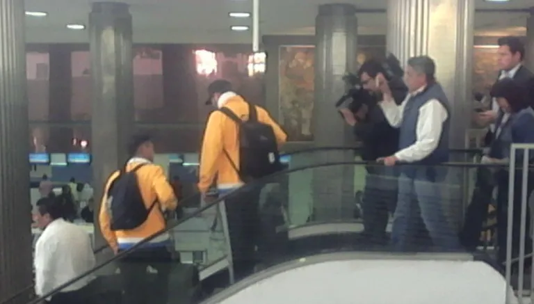 André-Pierre Gignac con sus maletas antes de subir al avión