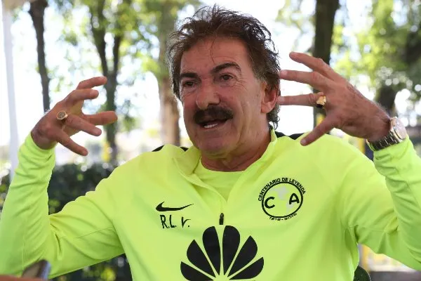 CARLOS RAMÍREZ La Volpe charlando con RÉCORD