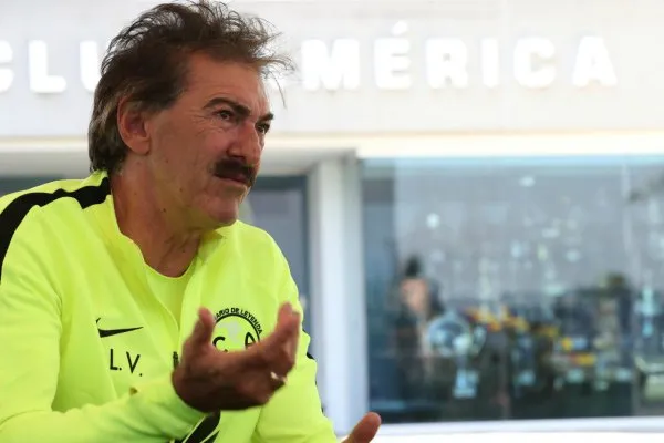 CARLOS RAMÍREZ Ricardo La Volpe en una amena plática con RÉCORD