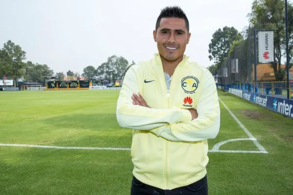 ERNESTO PÉREZ Martínez sonríe frente a la cámara de RÉCORD