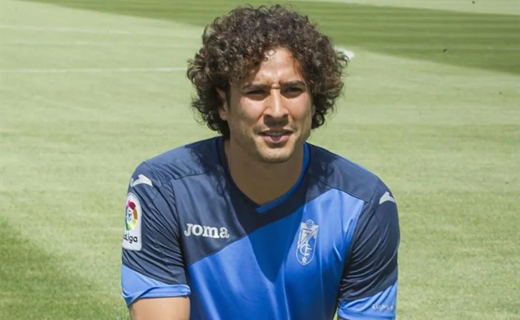 Guillermo Ochoa durante su presentación con el Granada