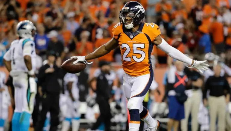 AP Denver Broncos festejan la victoria sobre Carolina en la Semana 1