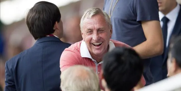 Johan Cruyff saliendo captado en un partido del Barcelona