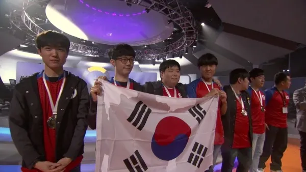 ESPECIAL Con una bandera de su país, los competidores coreanos celebraron el campeonato