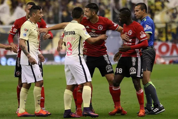 IAMGO7 Avilés Hurtado, en un partido con América