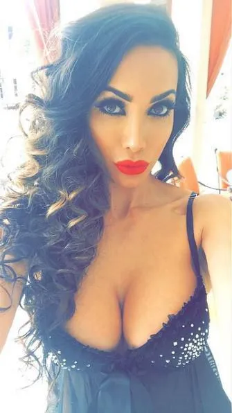 Jamila presume sus mejores atributos