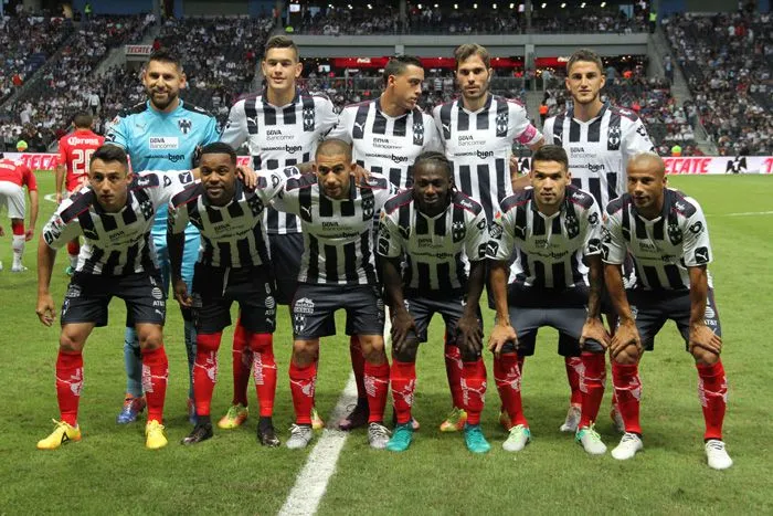 IMAGO7 Futbolistas de Monterrey posan previo a juego de Liga MX