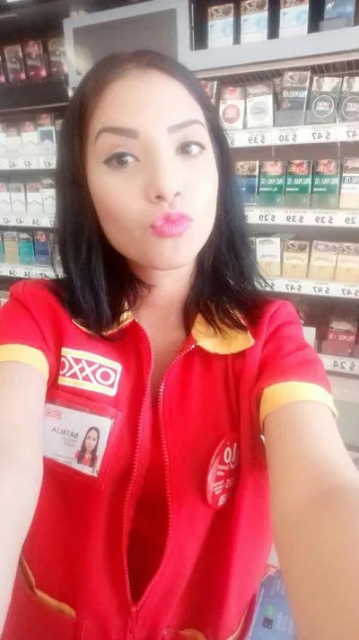 #LadyOxxo posa en una selfie