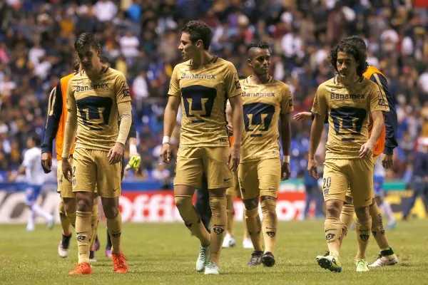 Jugadores de Pumas tras un duelo en el A2016