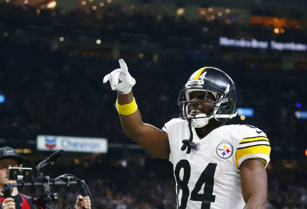 Antonio Brown durante un partido contra New Orleans Saints