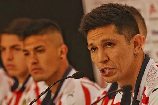 IMAGO7 Jesús Molina en su presentación con Chivas