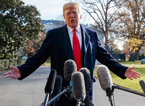 Trump atiende a los medios de comunicación