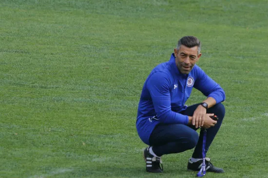 IMAGO7 Caixinha dirige un entrenamiento