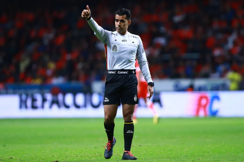 IMAGO7 Escobedo, marca falta durante el Apertura 2018