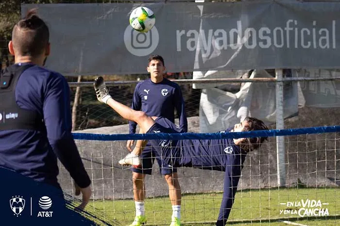TWITTER @RAYADOS Elementos de Rayados juegan Fut-Tenis