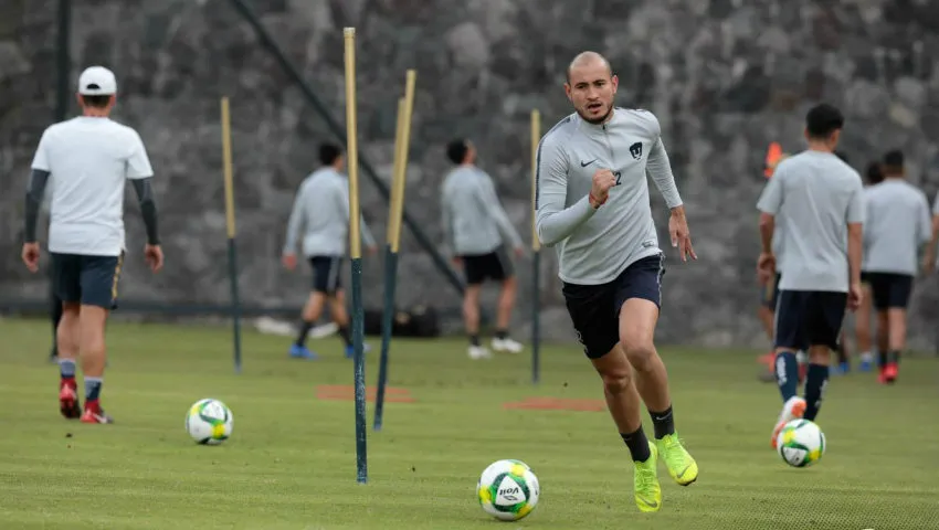 TWITTER @PUMASMX Carlos González, durante entrenamiento de Pumas