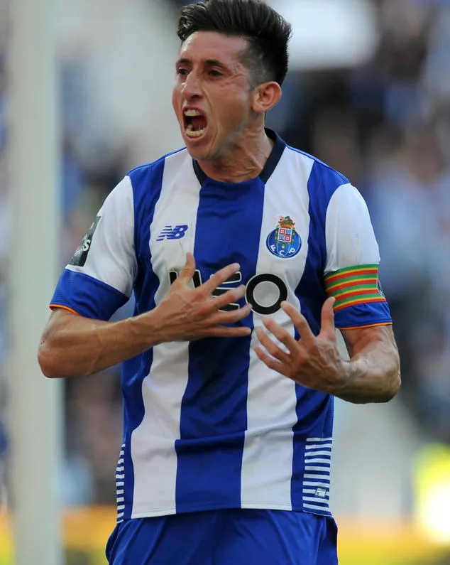 AP Herrera grita una de sus anotaciones con los Dragones