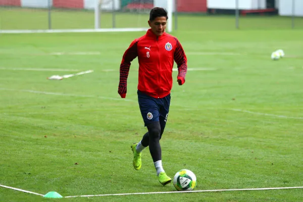 Villalpando durante un entrenamiento con Chivas