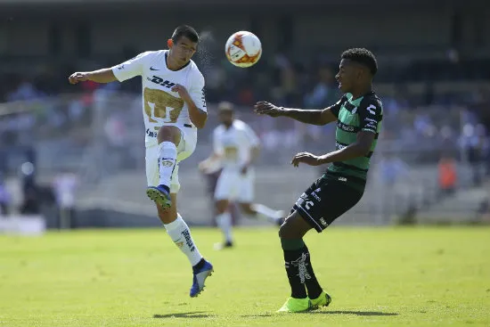 IMAGO7 Rosales en un partido contra Santos