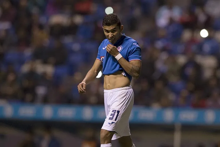 Orbelín en su primer partido con Cruz Azul