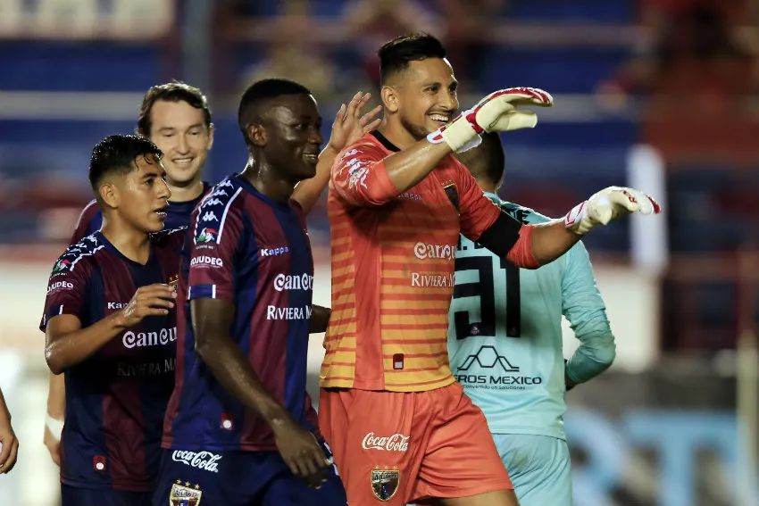 IMAGO7 Ruiz celebra junto a sus compañeros anotación